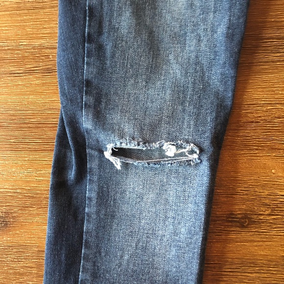 Distressed Legging Jeans - Stretch - Mid Rise - Picture 5 of 8
